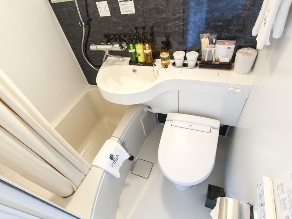 Combined shower/tub, free toiletries, hair dryer, slippers
