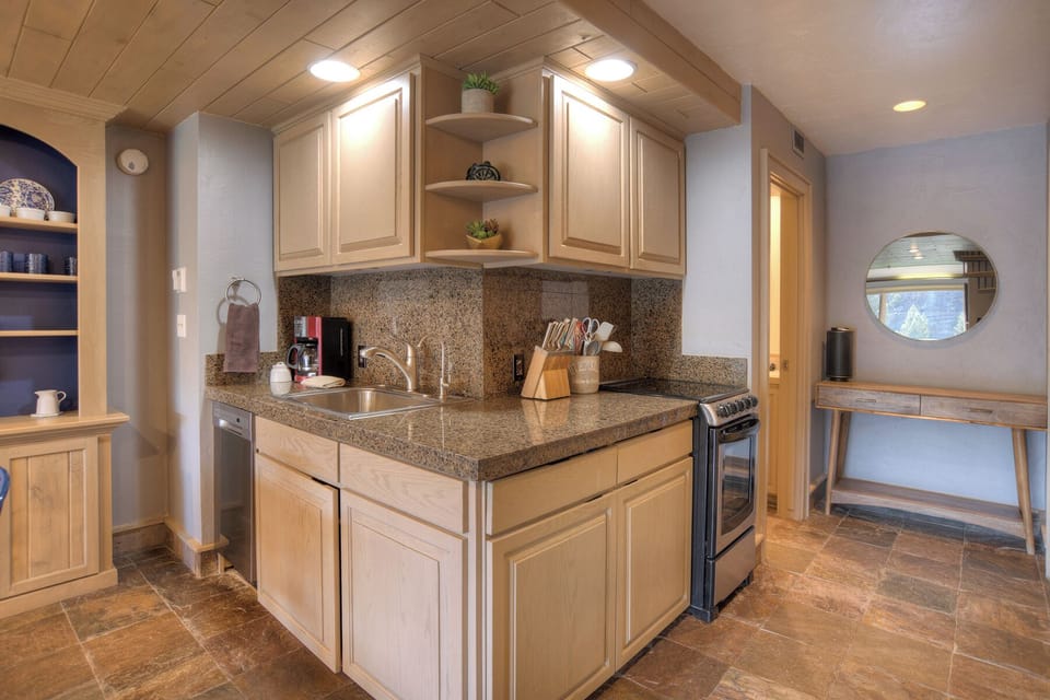 Full Kitchen with Dishwasher, Oven, Microwave, Large Fridge/Free