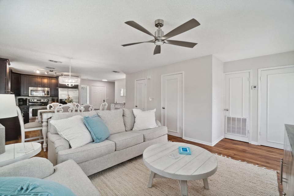 Living Area, Queen Sleeper Sofa