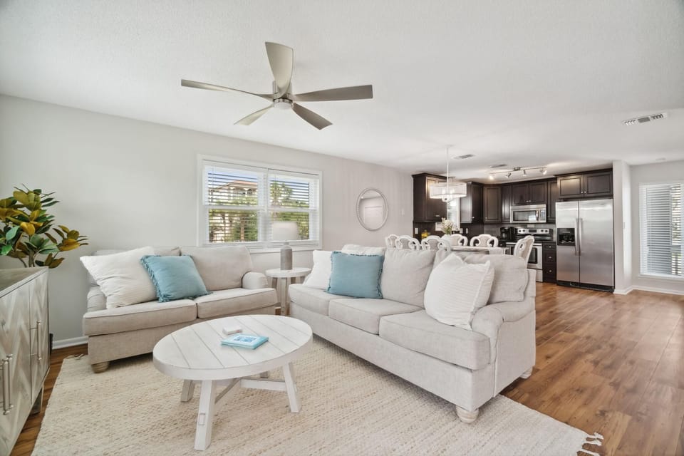 Living Area, Queen Sleeper Sofa