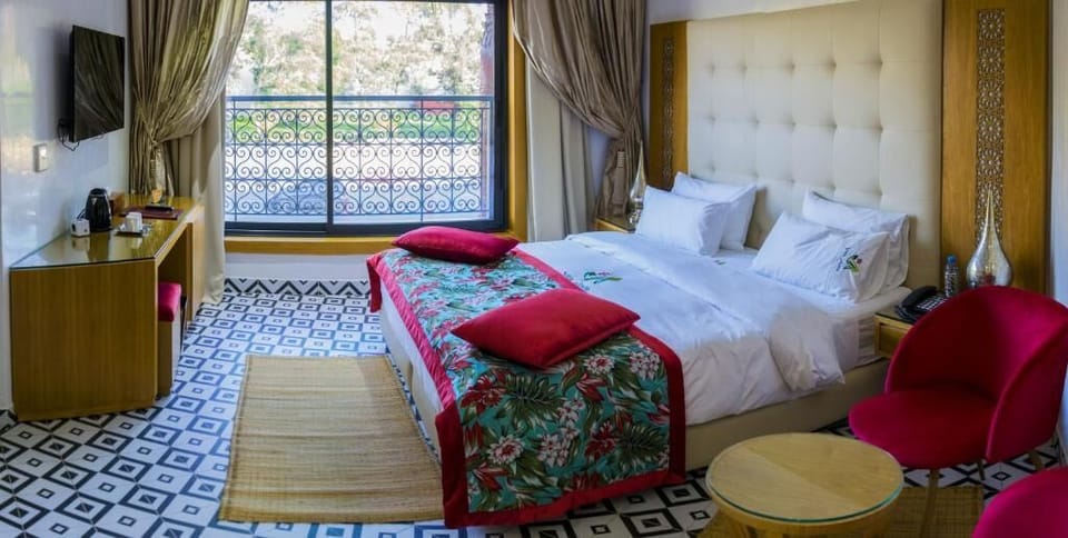 Egyptian cotton sheets, premium bedding, down comforters, free minibar