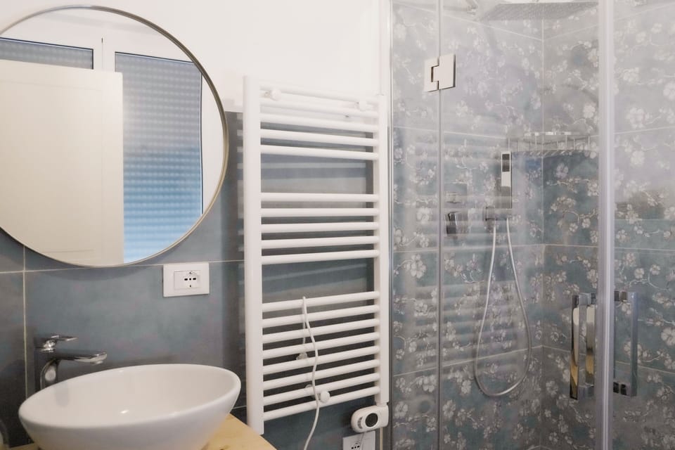 Separate tub and shower, hair dryer, bidet, towels