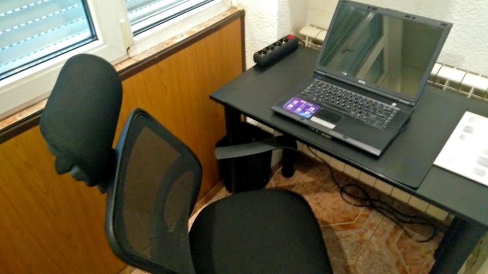Work desk