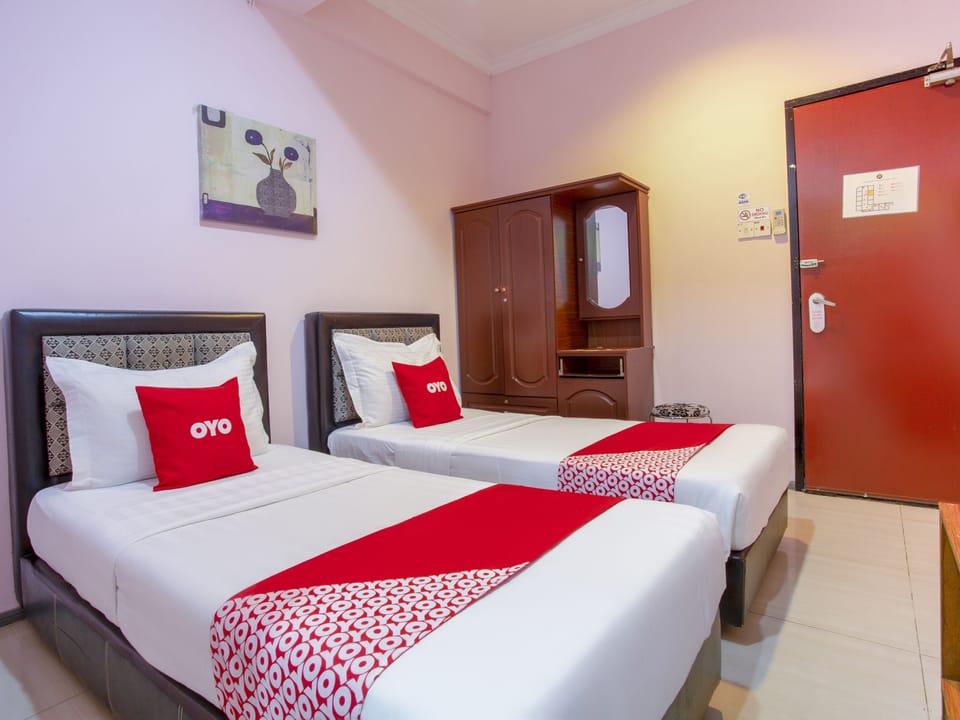 Standard Twin Room | Desk, free WiFi, bed sheets