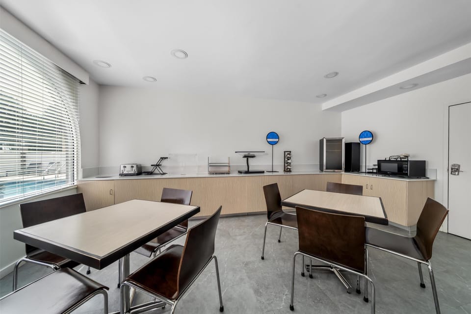 Free daily continental breakfast