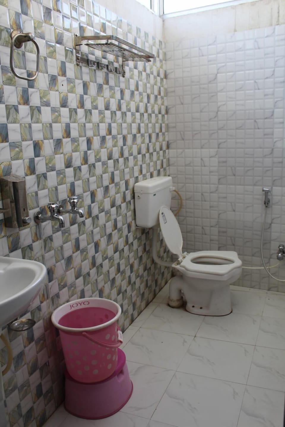 Shower, towels
