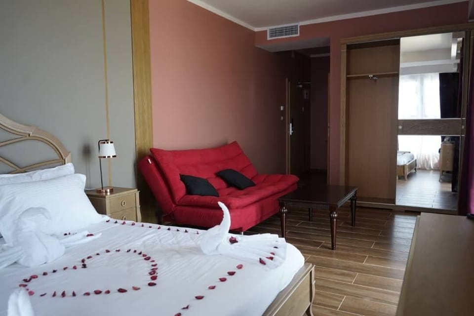 Deluxe Double or Twin Room, Sea View | Desk, blackout drapes, cribs (free), rollaway beds (surcharge)