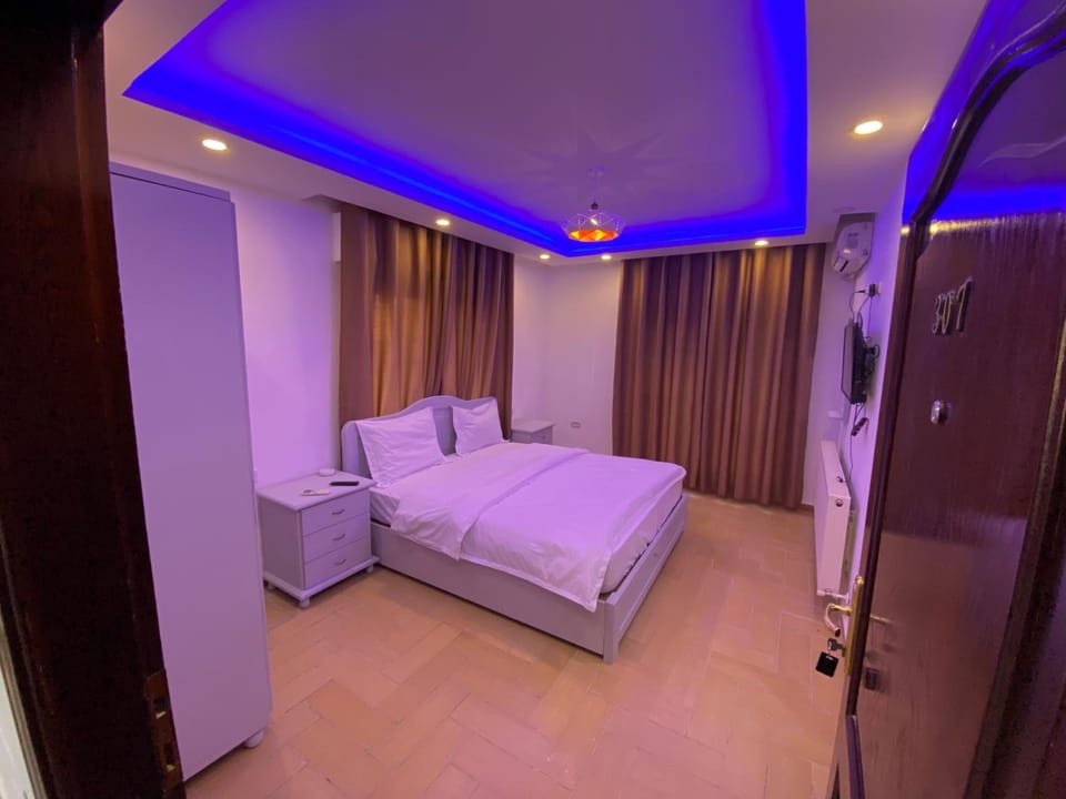 Egyptian cotton sheets, premium bedding, pillowtop beds, minibar