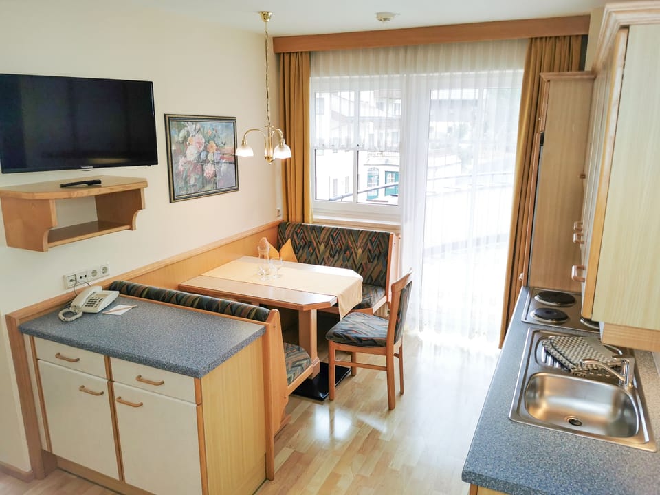 Comfort Suite, 2 Bedrooms, Kitchenette, Mountain View | Premium bedding, in-room safe, individually furnished, free WiFi