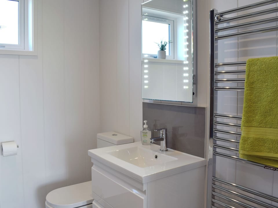 Bathroom | Cree Lodge - Cree Valley Lodges, Creetown