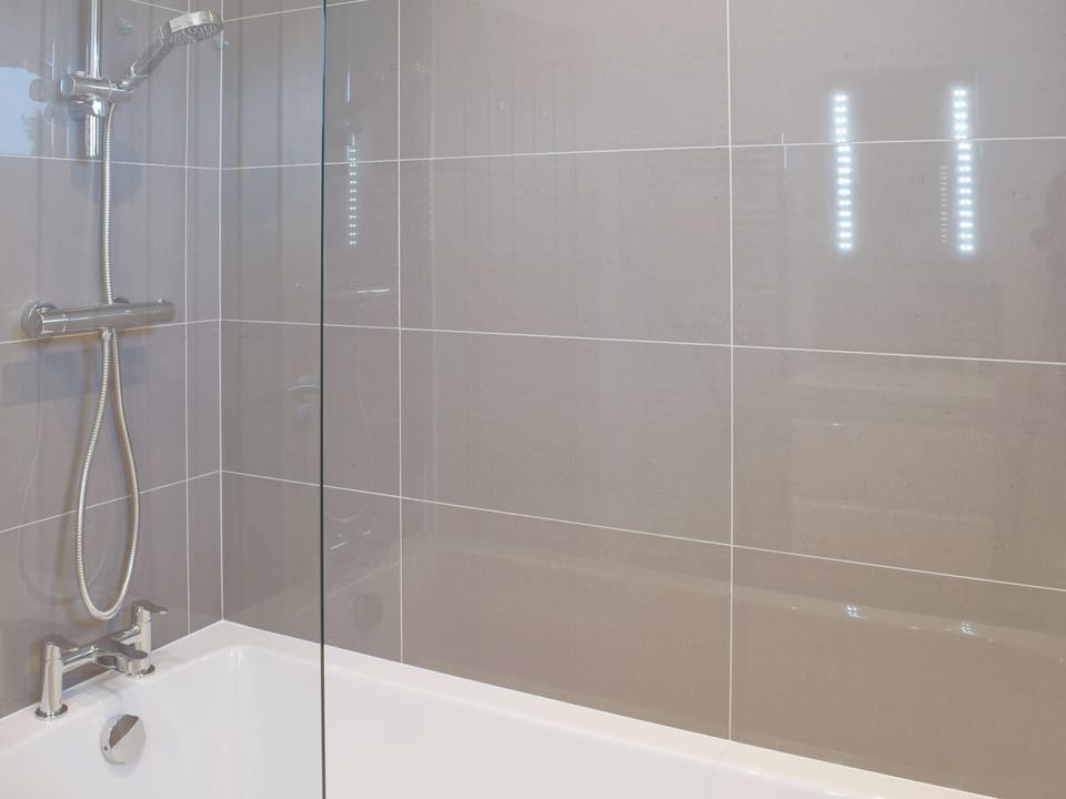 Bathroom | Cree Lodge - Cree Valley Lodges, Creetown