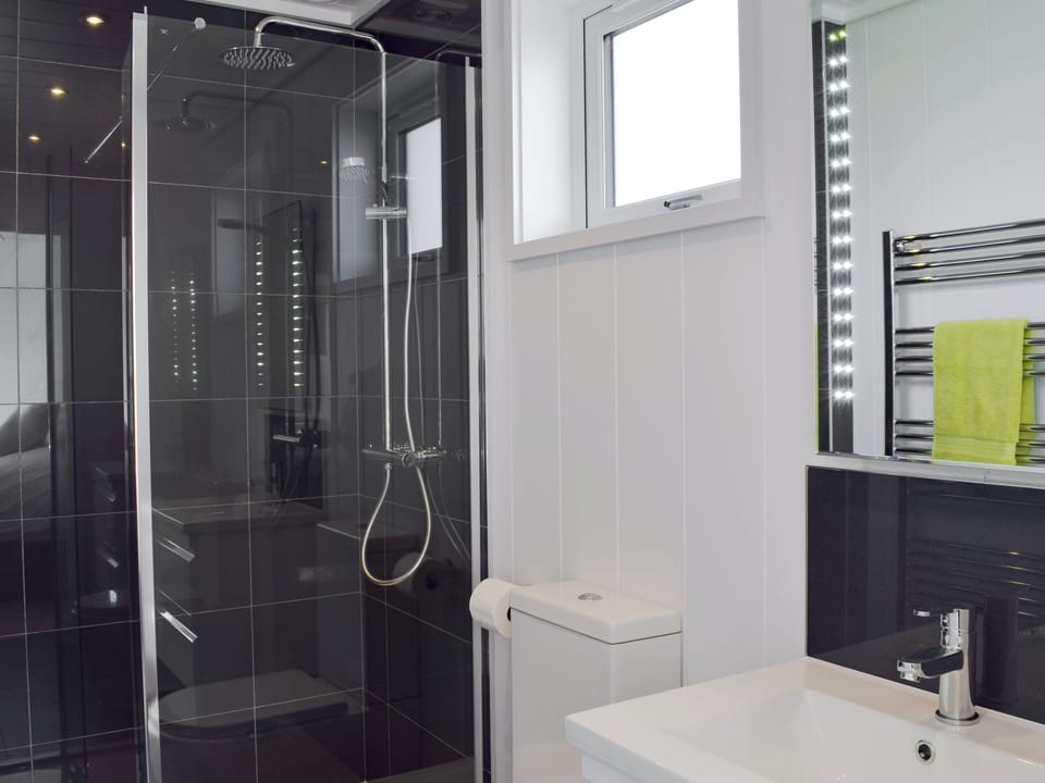 En-suite shower room | Cree Lodge - Cree Valley Lodges, Creetown