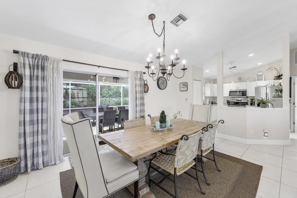House, 2 Queen Beds (Quiet inland home with pool, two quee) | Dining