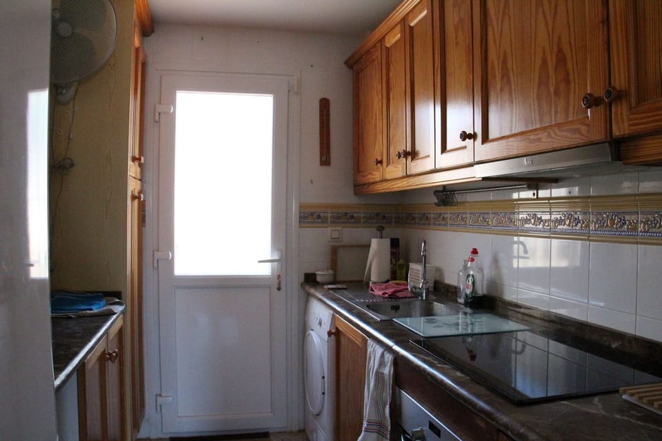 Fully fitted kitchen