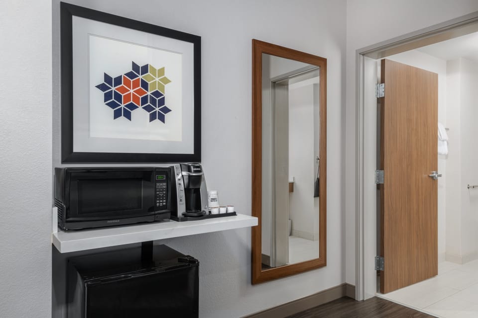 1 bedroom, in-room safe, desk, laptop workspace