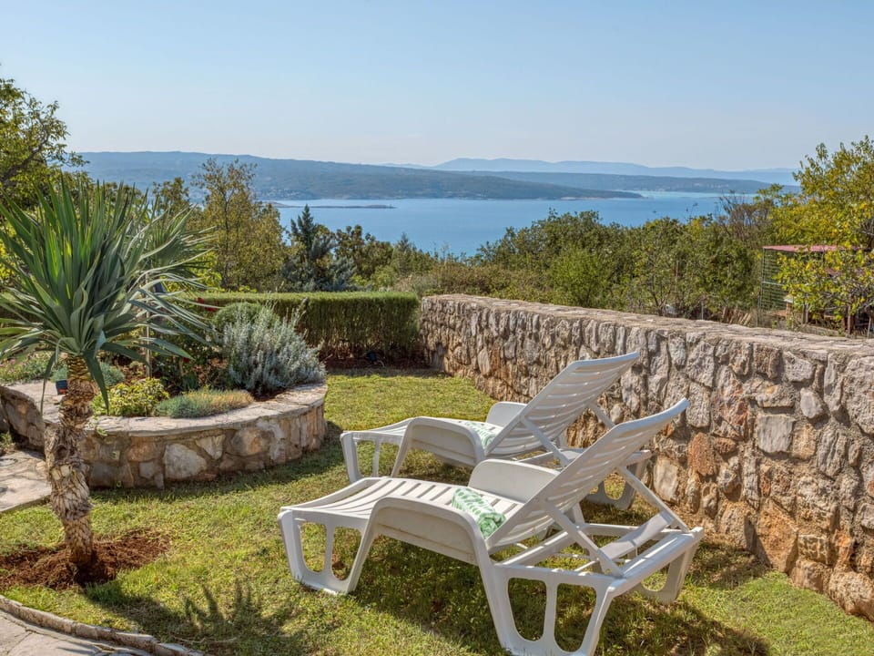 Furniture, Outdoor Furniture, Garden, Chair, Shade, Resort, Eco Hotel, Landscaping, Outdoor Table, Backyard