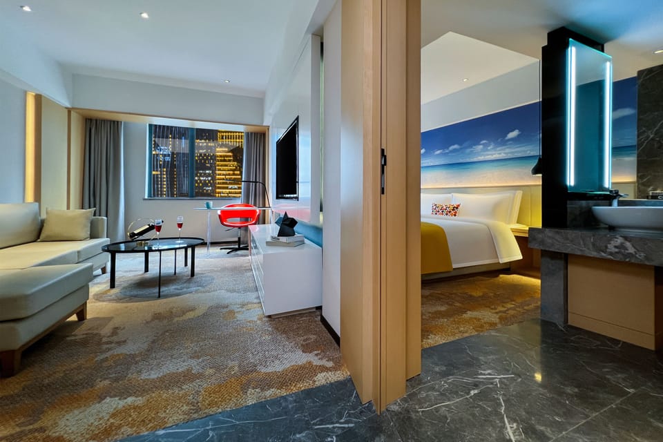 Executive Suite | Premium bedding, down comforters, minibar, individually decorated