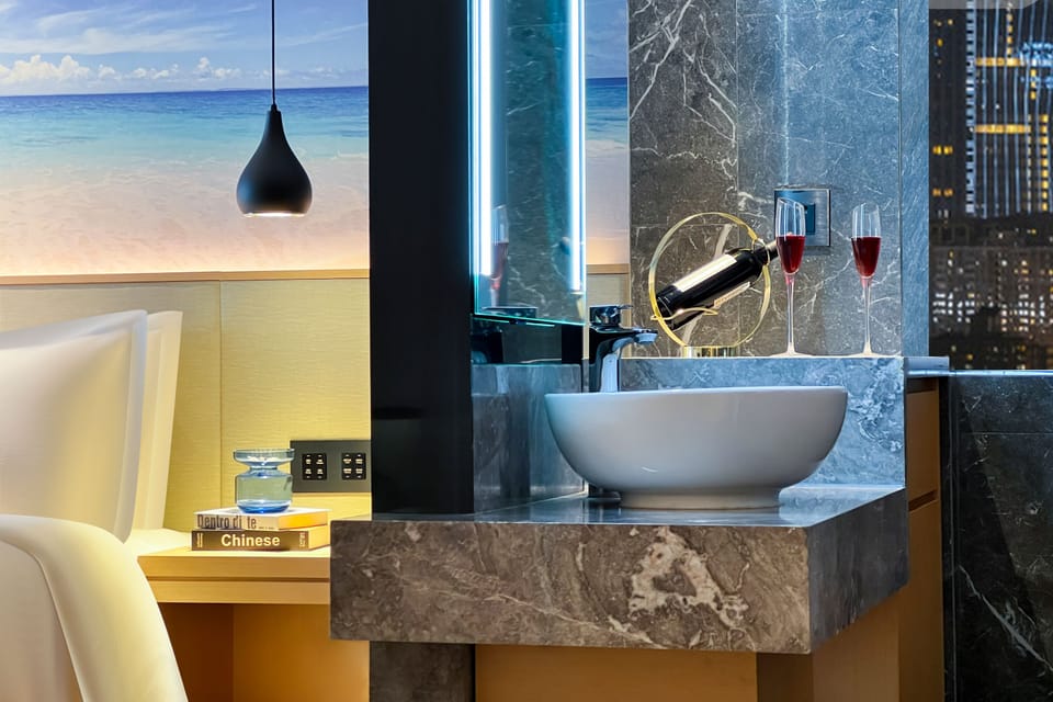 Executive Suite | Premium bedding, down comforters, minibar, individually decorated