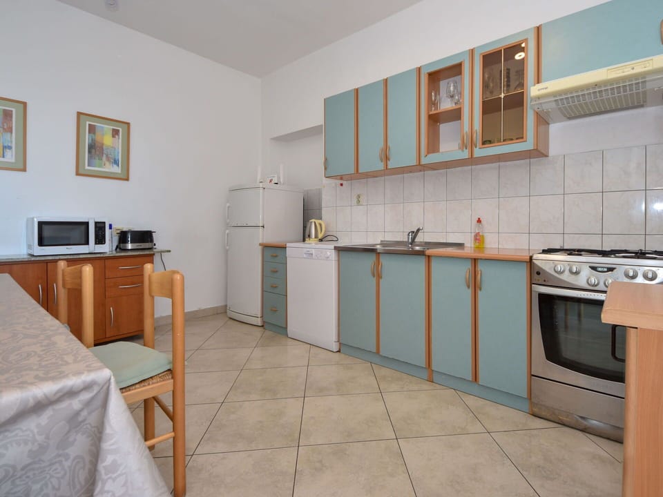 Cabinetry, Furniture, Kitchen Sink, Countertop, Building, Sink, Tap, Kitchen Appliance, Kitchen Stove, Wood