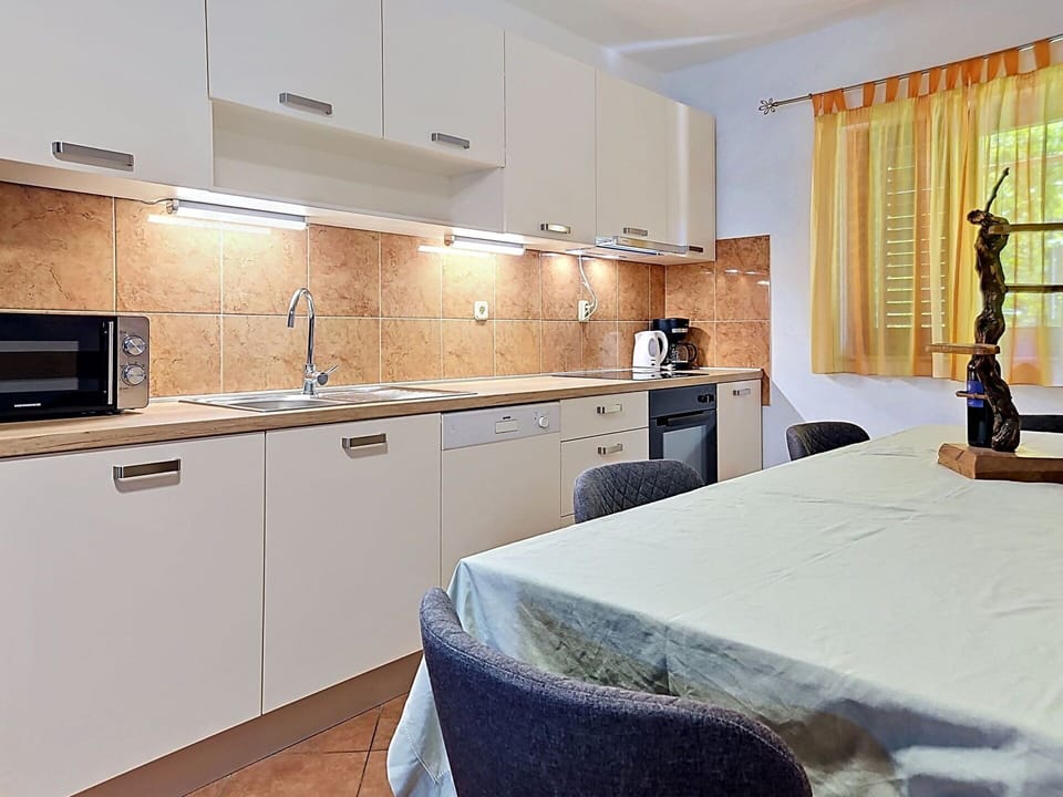 Kitchen, Kitchen Appliance, Countertop, Major Appliance, Furniture, Interior Design, Wood, Flooring, Cabinetry, Home Appliance