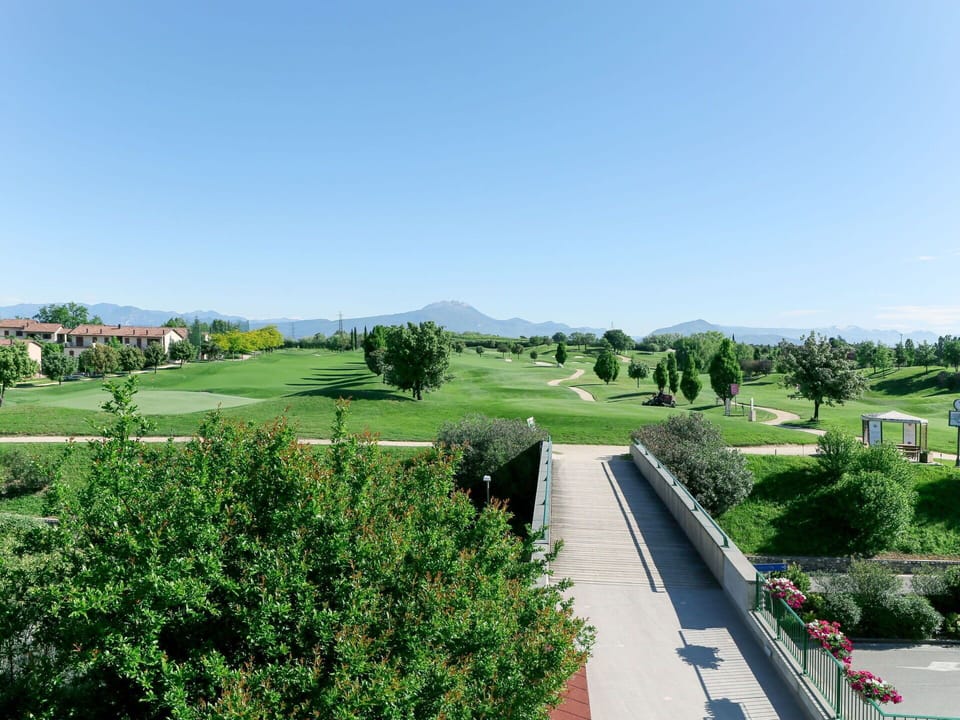 Property, Residential Area, Sport Venue, Real Estate, Land Lot, Estate, Tree, Landscaping, Building, Neighbourhood