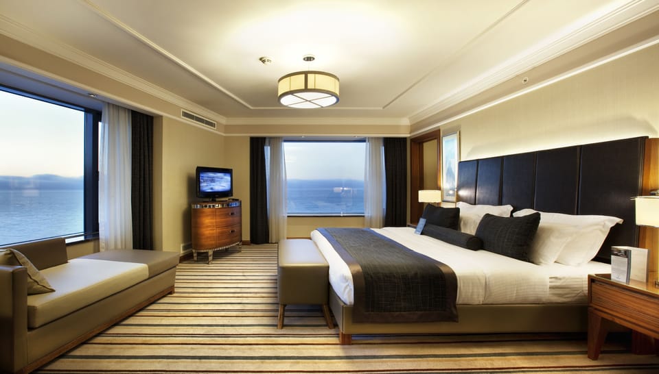 Deluxe Suite Room  Sea View | Minibar, in-room safe, soundproofing, iron/ironing board