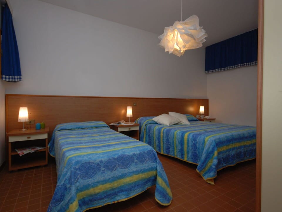 Furniture, Building, Comfort, Wood, Lighting, Bed Frame, Flag, Interior Design, Lamp, Bed