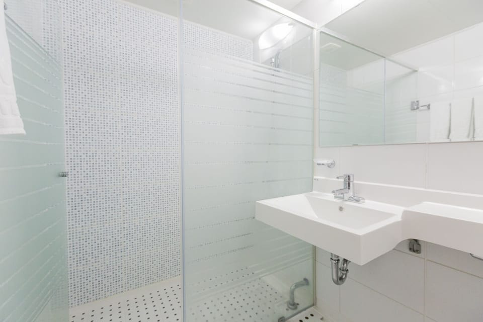 Superior Double Room | Bathroom | Shower, hair dryer, towels, soap