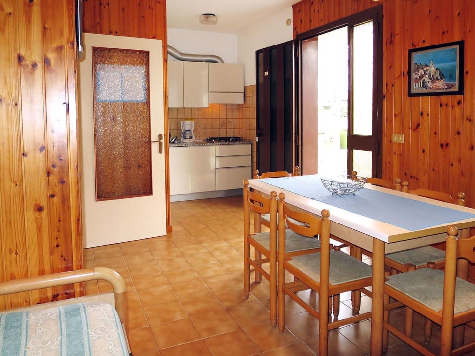 Room, Furniture, Property, Building, Floor, Table, Interior Design, Wood Stain, House, Hardwood