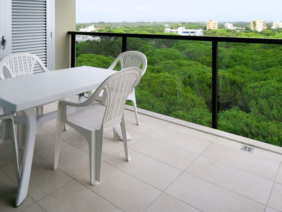 Furniture, Table, Outdoor Table, Chair, Room, Coffee Table, Floor, Architecture, Tile, Desk