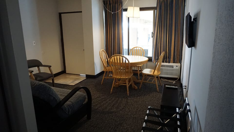 Efficiency Suite | In-room safe, desk, WiFi (free), bed sheets