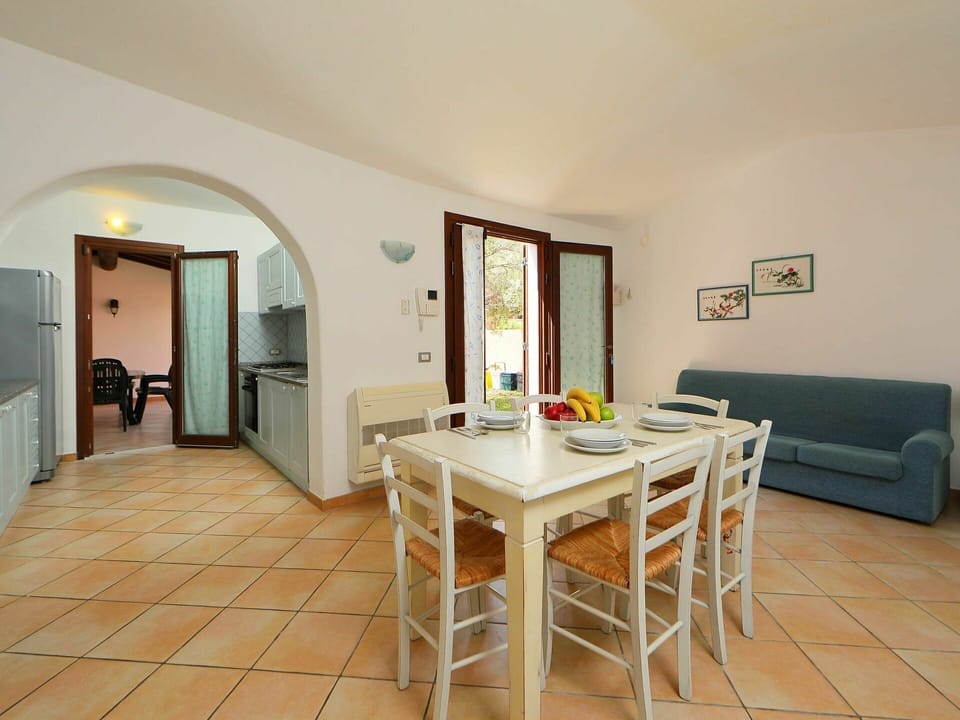 Room, Property, Furniture, Floor, Building, Interior Design, House, Table, Dining Room, Real Estate