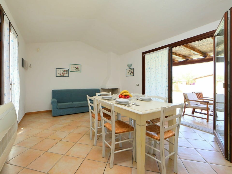 Property, Room, Furniture, Building, Floor, House, Interior Design, Table, Real Estate, Dining Room