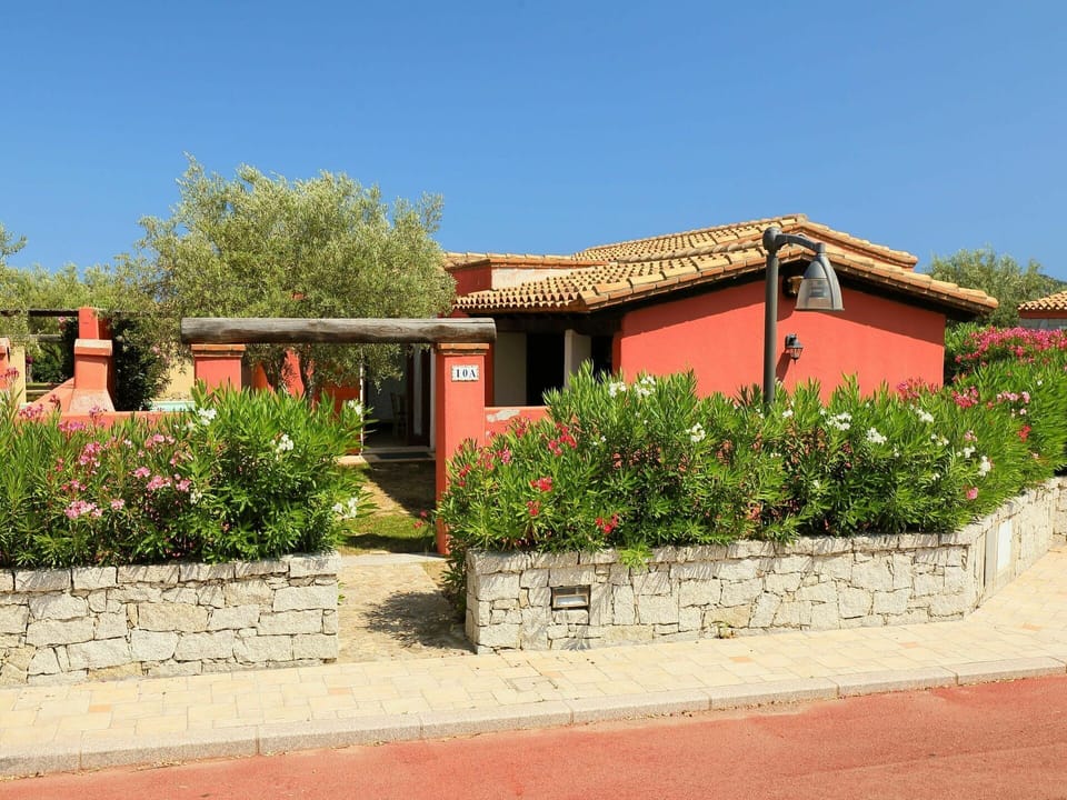 Property, House, Real Estate, Home, Residential Area, Building, Neighbourhood, Architecture, Land Lot, Rural Area