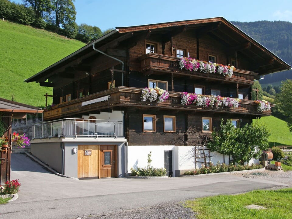 Property, House, Building, Home, Real Estate, Architecture, Mountain Range, Alps, Residential Area, Estate