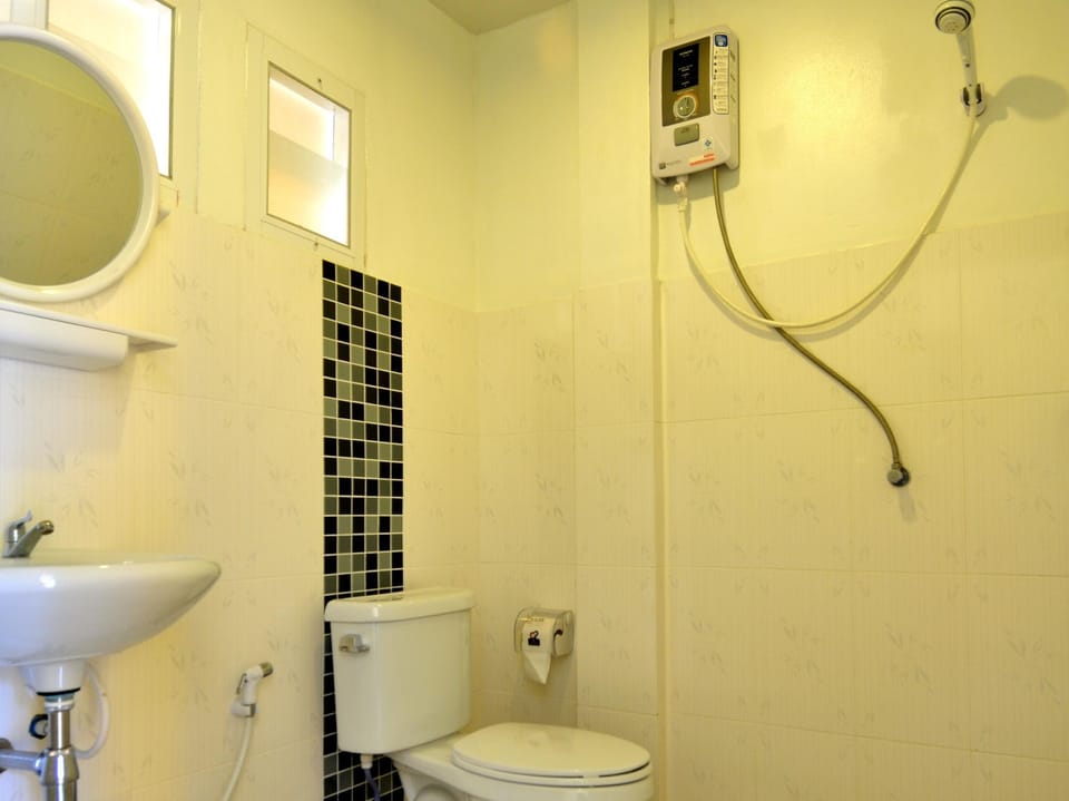 Superior Double Room | Bathroom | Shower, towels