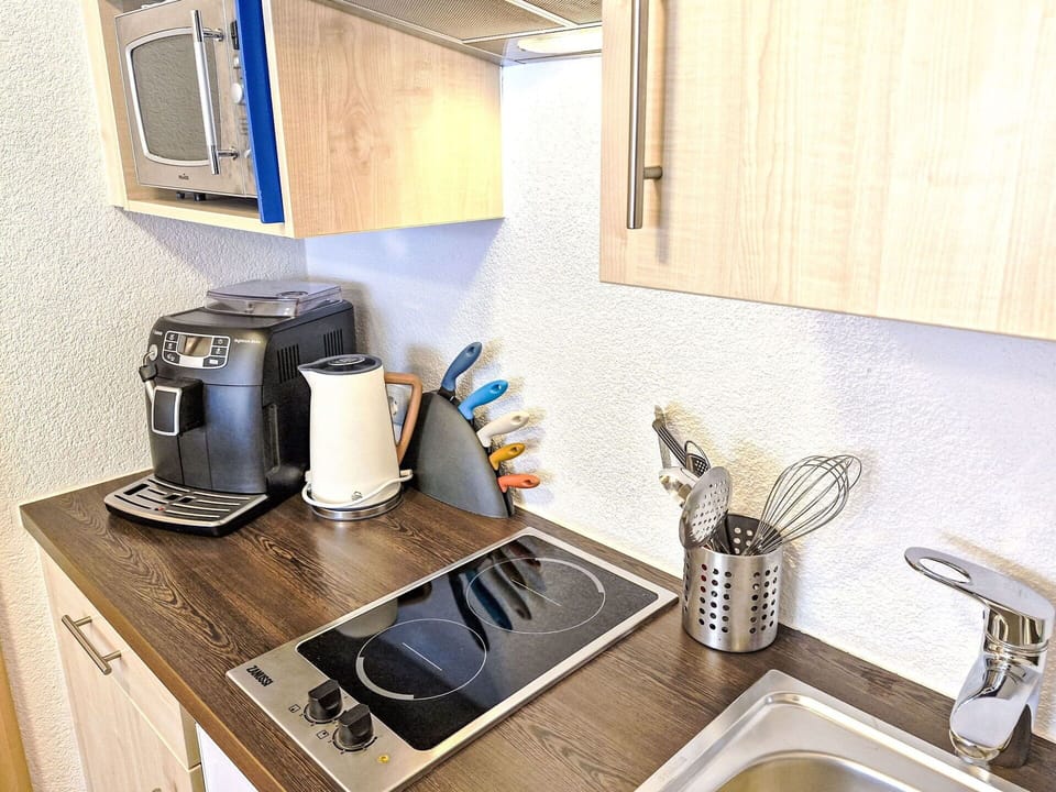 Kitchen Appliance, Wood, Kitchen, Home Appliance, Countertop, Major Appliance, Interior Design, Small Appliance, Furniture, Cabinetry
