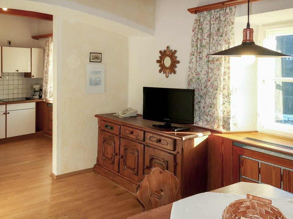 Cabinetry, Property, Furniture, Building, Drawer, Window, Countertop, Wood, Table, Lighting