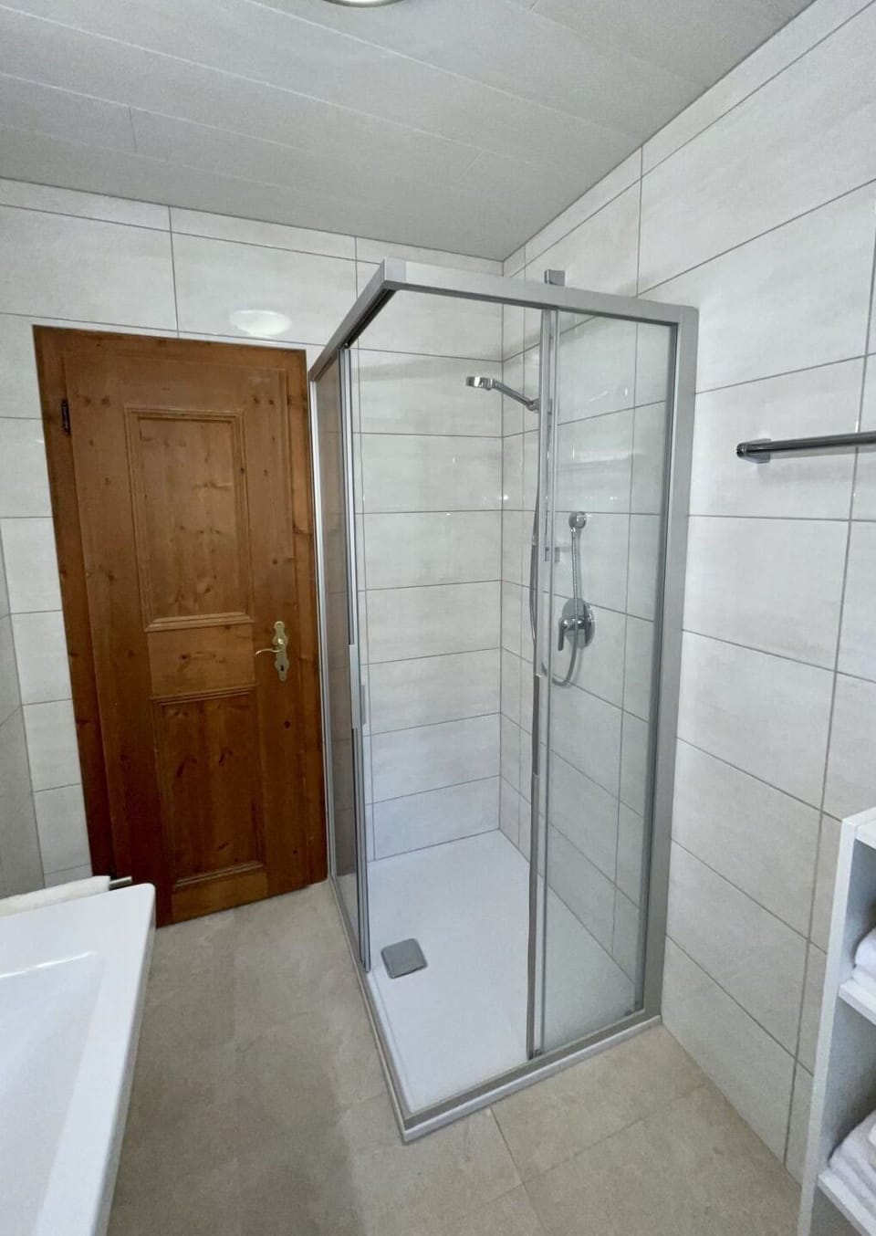 Shower Door, Building, Shower, Plumbing Fixture, Bathroom, Shower Head, Interior Design, Door