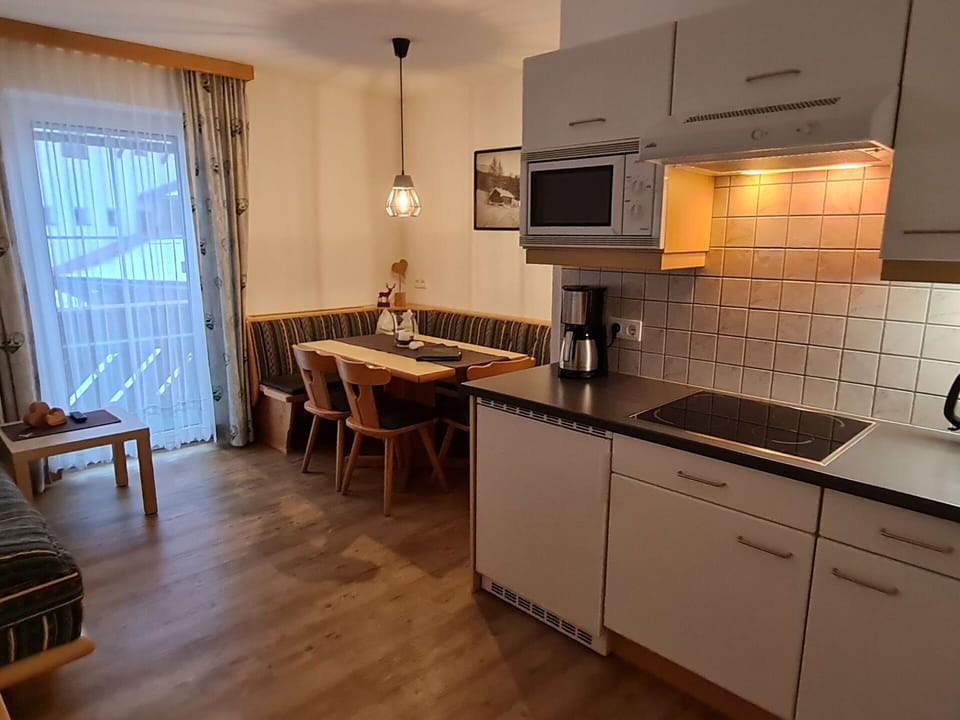 Cabinetry, Property, Furniture, Countertop, Kitchen Appliance, Wood, Kitchen Stove, Interior Design, Lighting, Kitchen