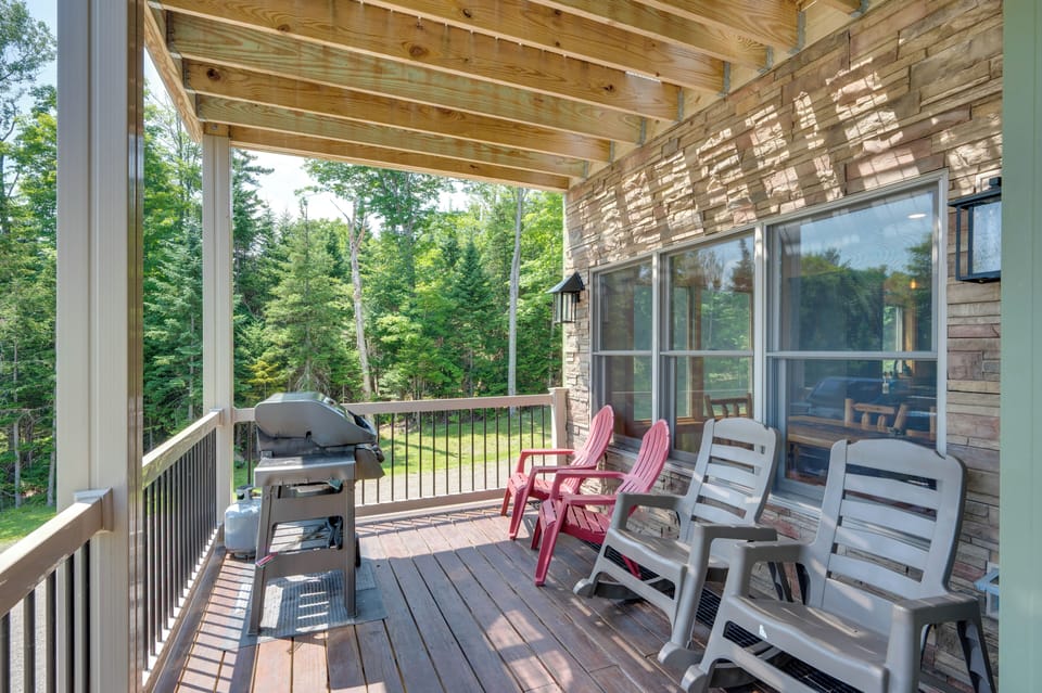 Lower Deck | Gas Grill | Seating