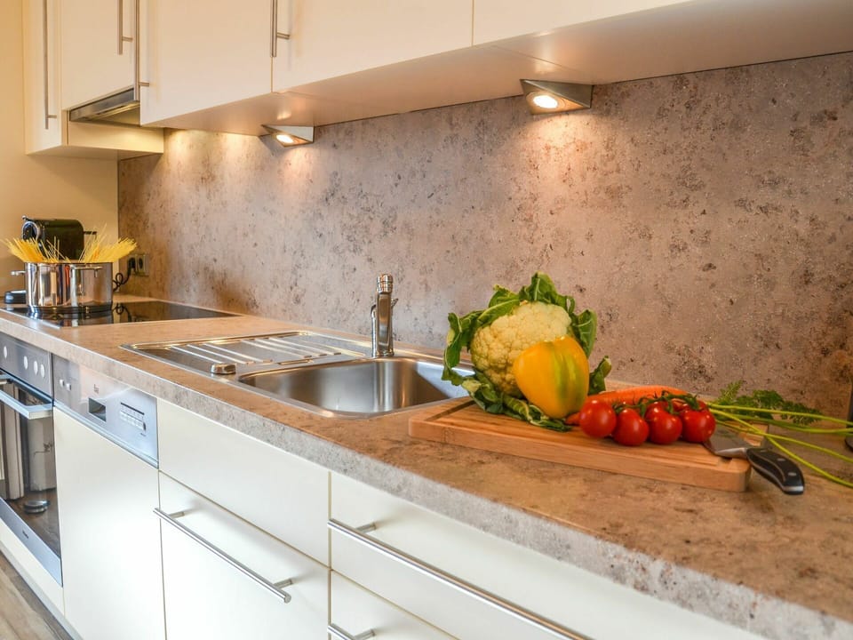 Food, Cabinetry, Countertop, Kitchen Sink, Tap, Property, Sink, Kitchen, Plumbing Fixture, Kitchen Stove