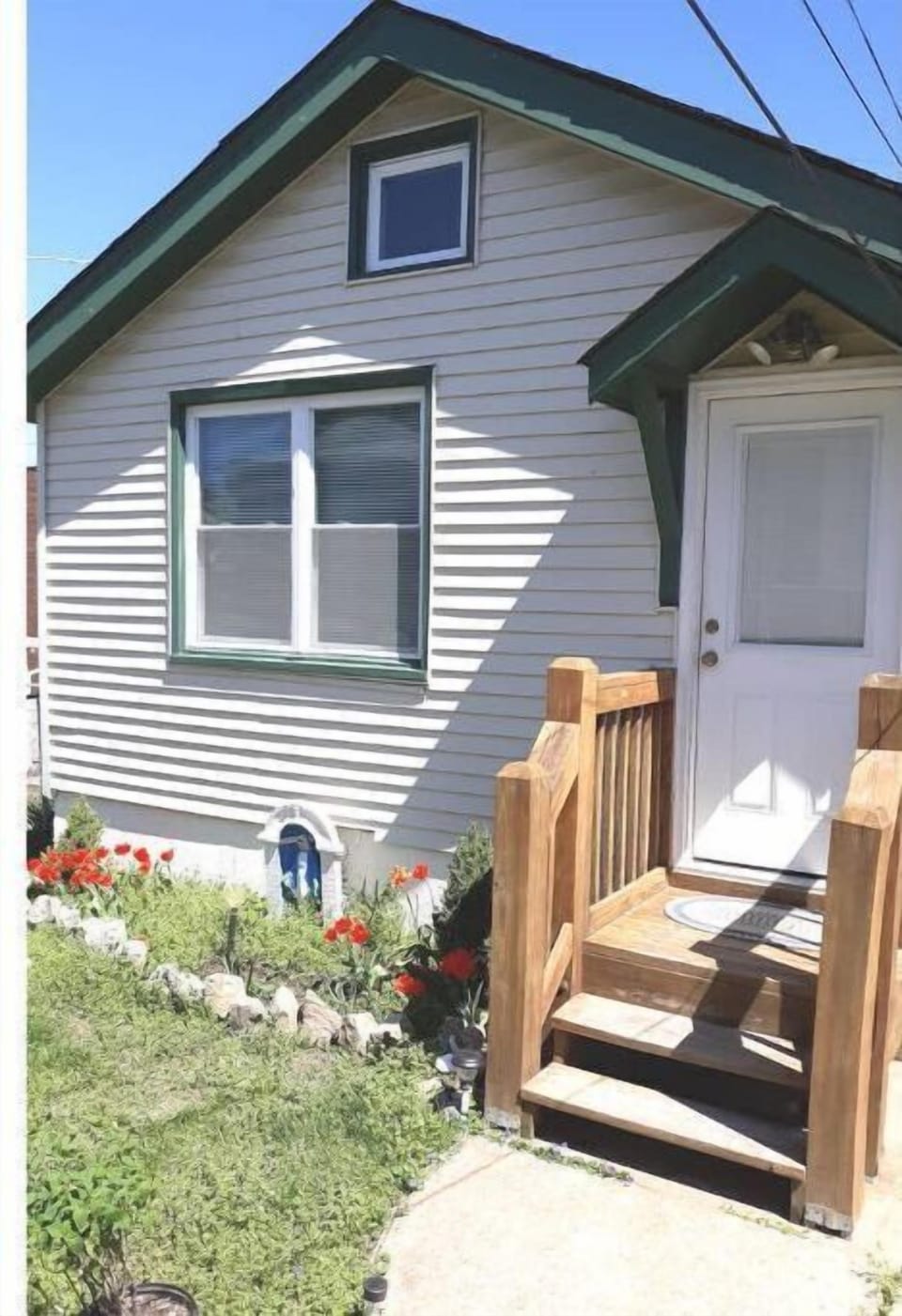  Cottage entrance w. motion light