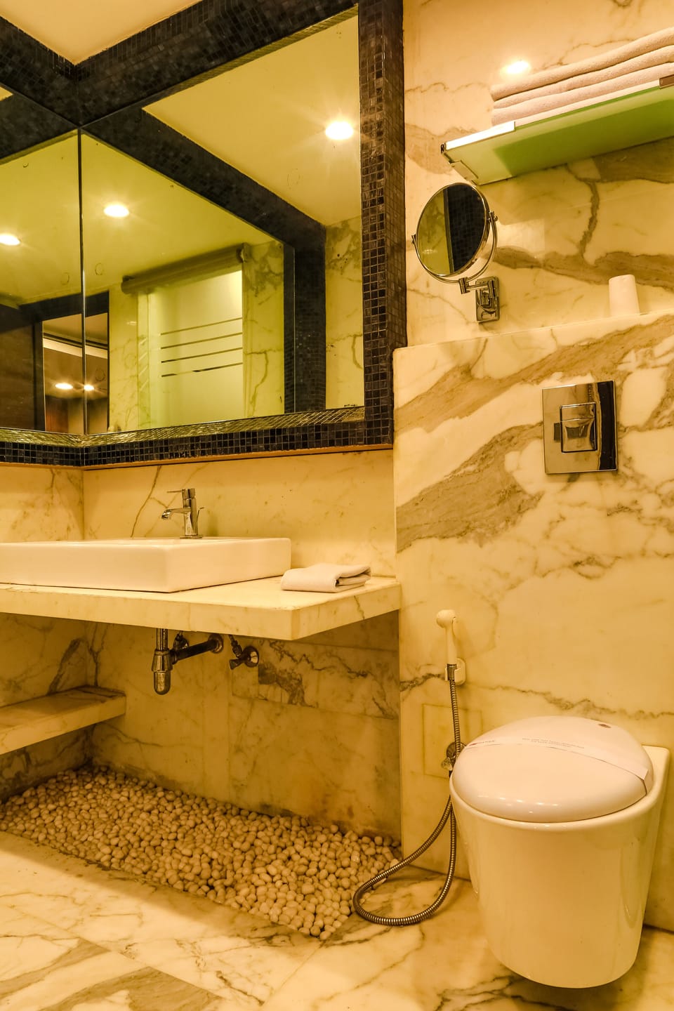 Luxury Suite Room | Bathroom | Shower, rainfall showerhead, eco-friendly toiletries, hair dryer