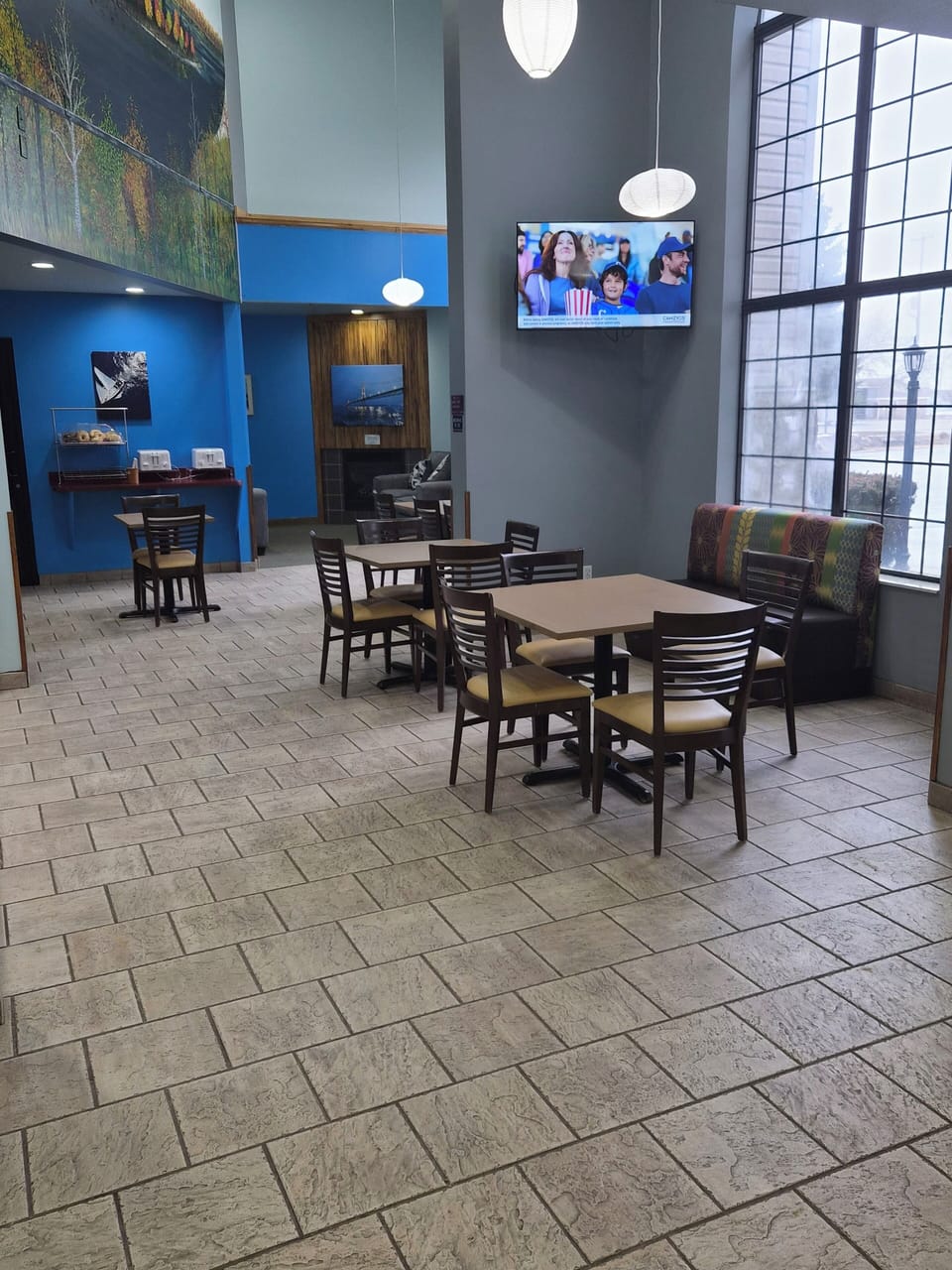 Free daily continental breakfast