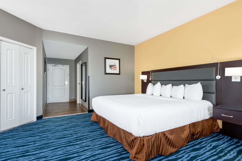 Executive King Suite Room | Wardrobe