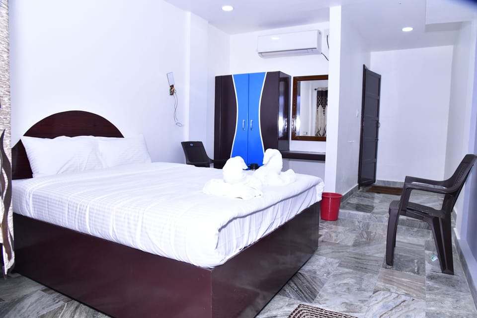 Standard Double Room, 1 King Bed | Premium bedding, pillowtop beds, WiFi (free)