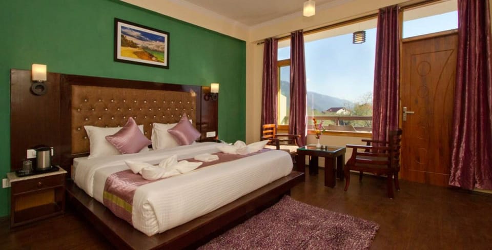 Deluxe Double Room | Individually furnished, iron/ironing board