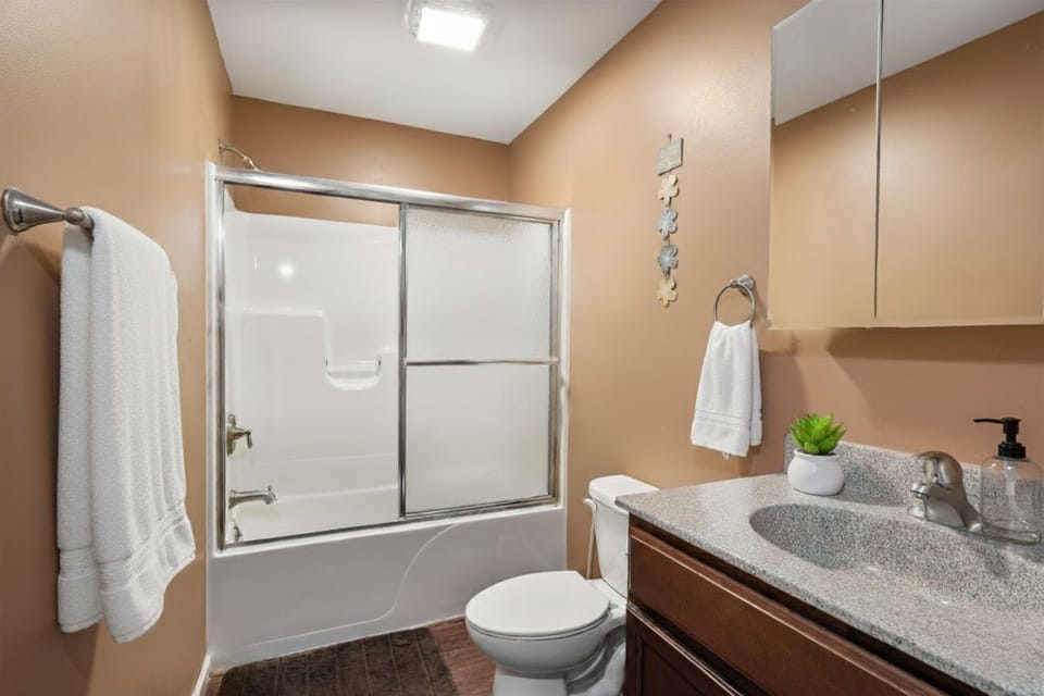 Main floor hallway full bathroom