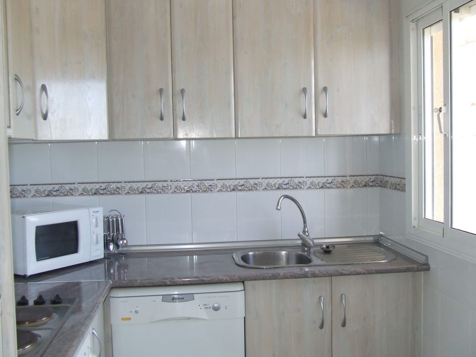 Fully equipped kitchen with views of the tomato groves.